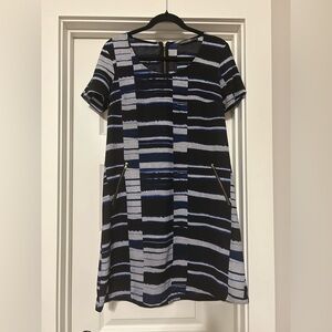 Women's Black and Blue Patterned Short Sleeve Shift Dress